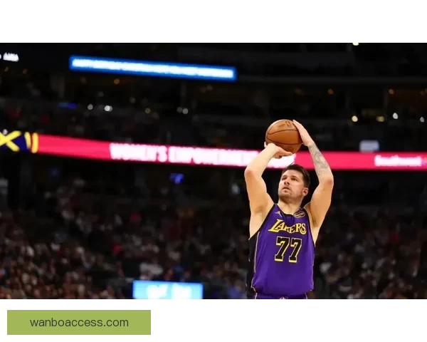 湖人连败东契奇里夫斯遭打击 霍华德喊话愿复出助球队